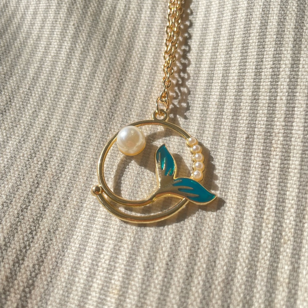 MERMAID 🧜🏼‍♀️ TAIL NECKLACE FORSALE